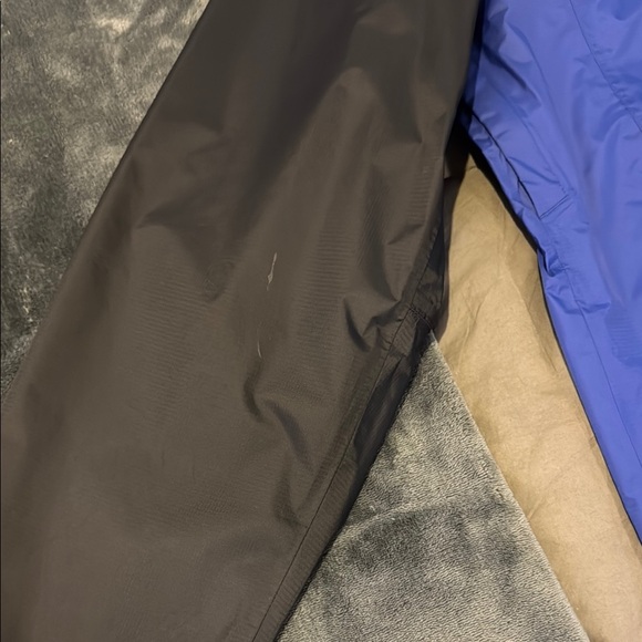 The North Face Men's Blue and Black Jacket - Picture 2 of 3